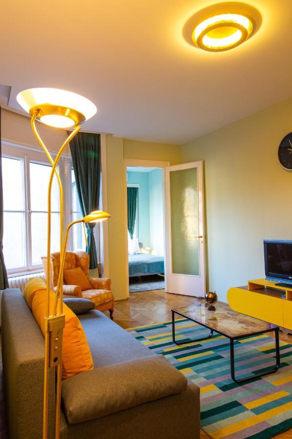 Small Paris Апартаменти