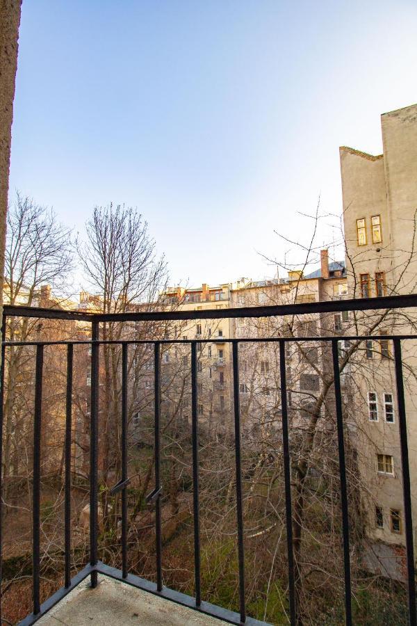 Апартаменти Small Paris *