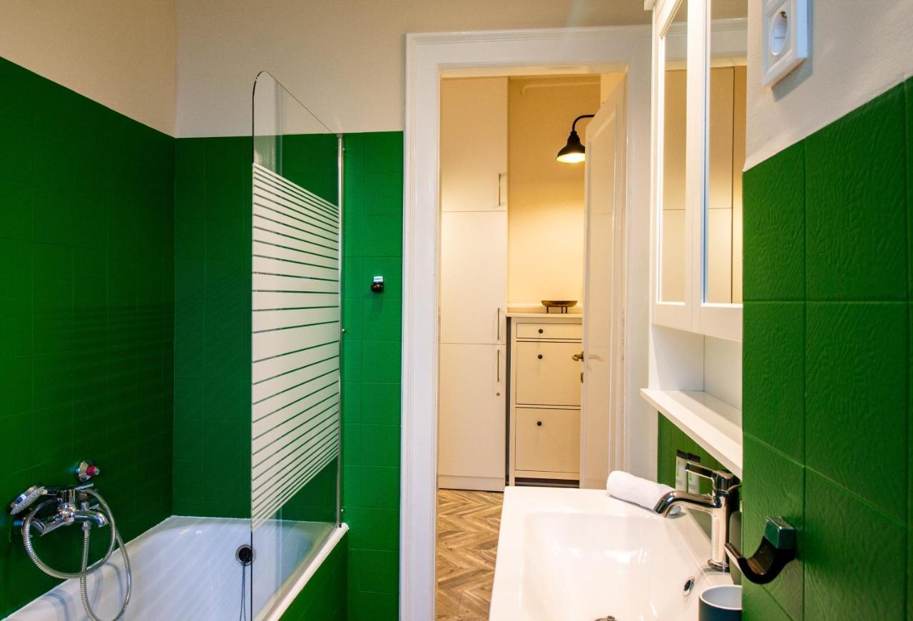 Апартаменти Small Paris *